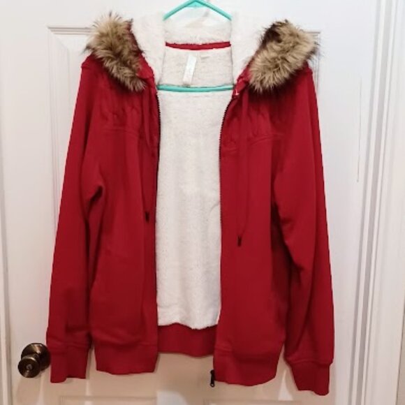 Green Tea Red jacket, size large w/removable fur trimmed hoodie & front zipper - Picture 3 of 15